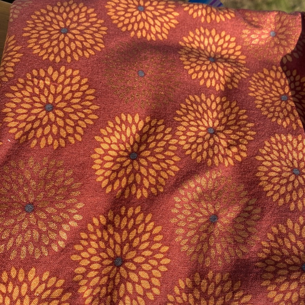 Lux 💯% Cotton Print Fabric w/ bronze sheen accents! 3 Yards Laundered & pressed